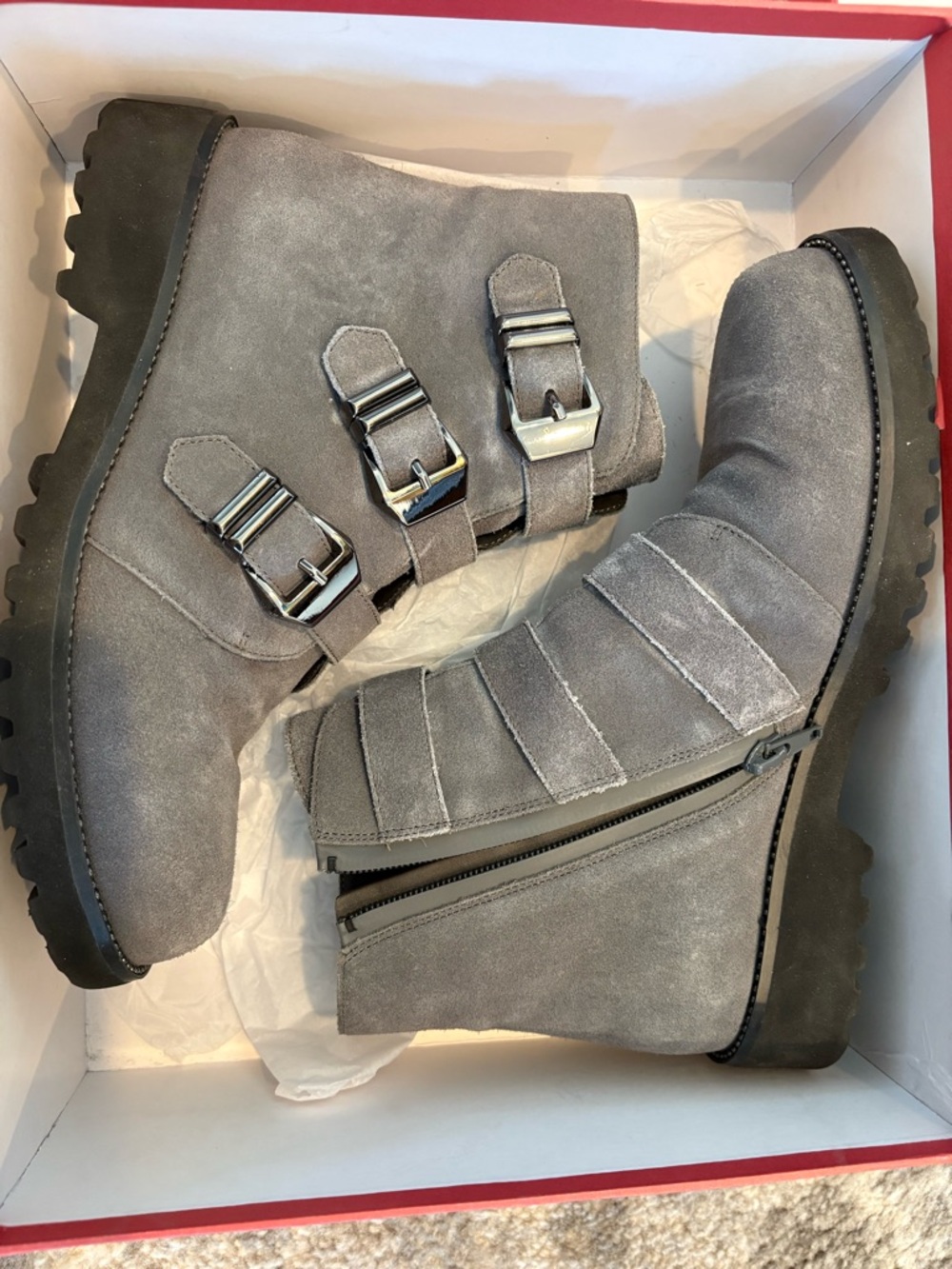Vaneli Zemira Women’s Grey Suede Ankle Boots.
Size 7 1/2
